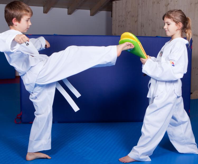 Il taekwondo è un bellissimo gioco con il campionato interregionale Puglia per novizi, esordienti e cadetti B